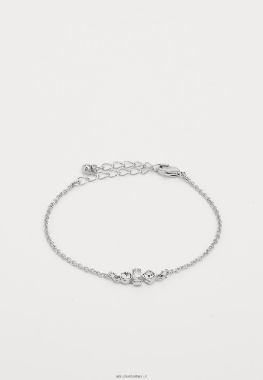 TX2DF2785 donne Anna Field impostare l\'orologio d\'argento