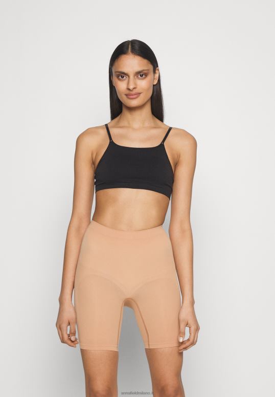 TX2DF1031 donne Anna Field nudo modellante